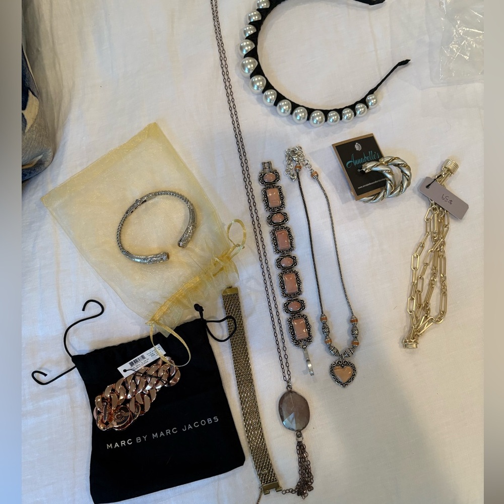 😍BUNDLE FOR @meisch1234
NWT, MUD PIE Headband with Faux Pearls - Picture 13 of 13
